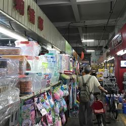 南泰日用品批發(fā)市場(chǎng)的木材銷售 跨界經(jīng)營(yíng)與市場(chǎng)機(jī)遇探析
